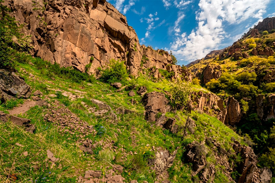 Trail over the Chilten River, Yangiabad