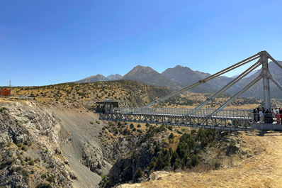 Rope Jumping, Zaamin Suspension Bridge