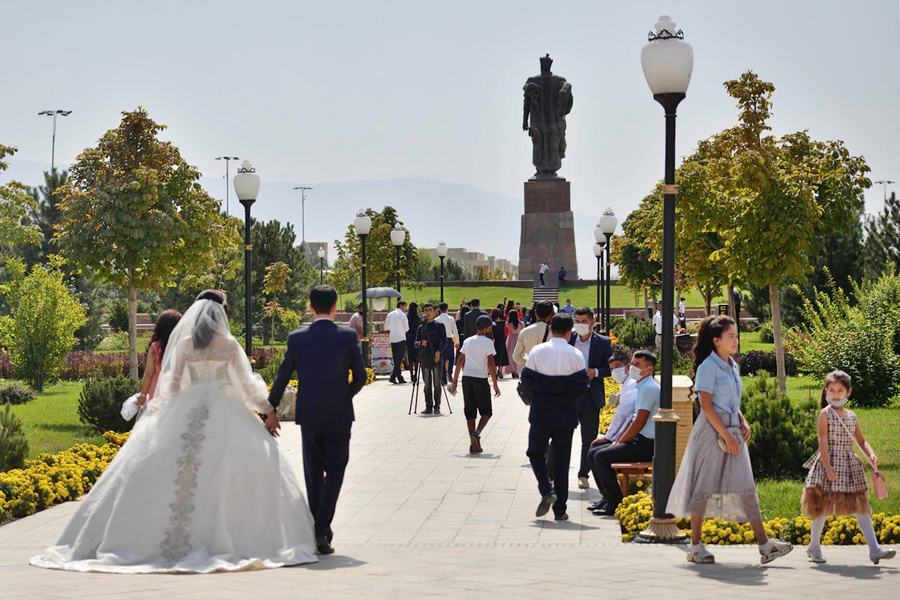 The Bride and Groom’s Attire Today