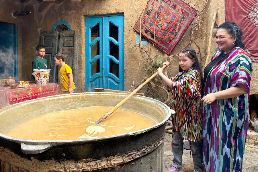 Preparazione del Sumalak a Tashkent Preparazione del Sumalak a Tashkent