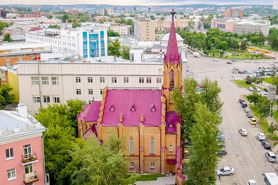 Eglise romano-catholique au nom de l'assomption de Marie