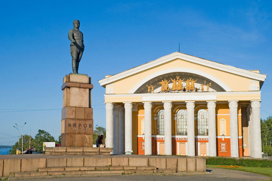 Площадь Кирова, музеи и театры, Петрозаводск