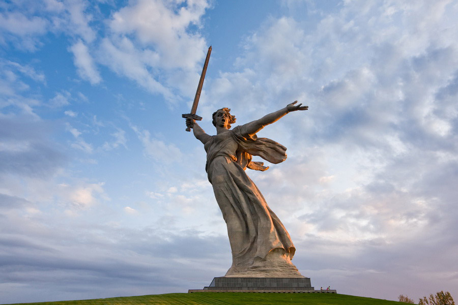 Скульптура «Родина-мать зовет!», Волгоград